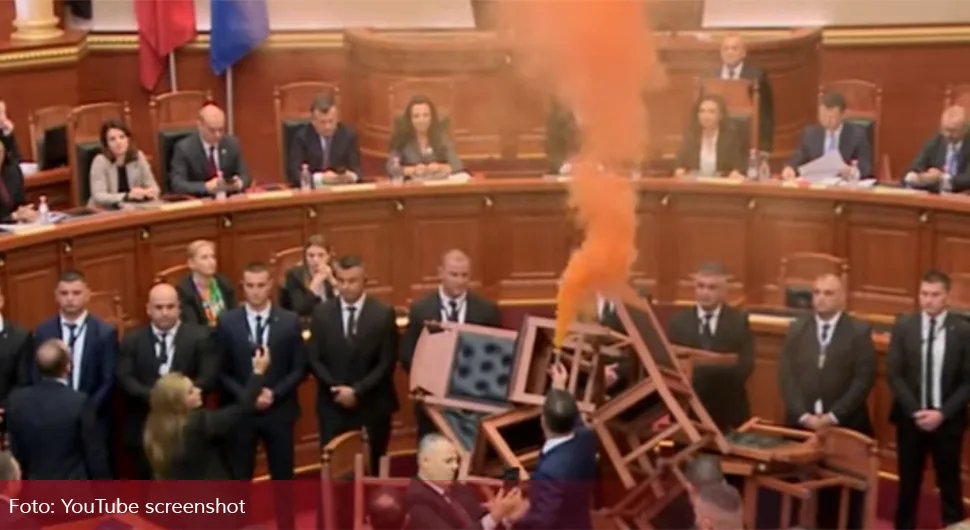 албанија парламент.webp